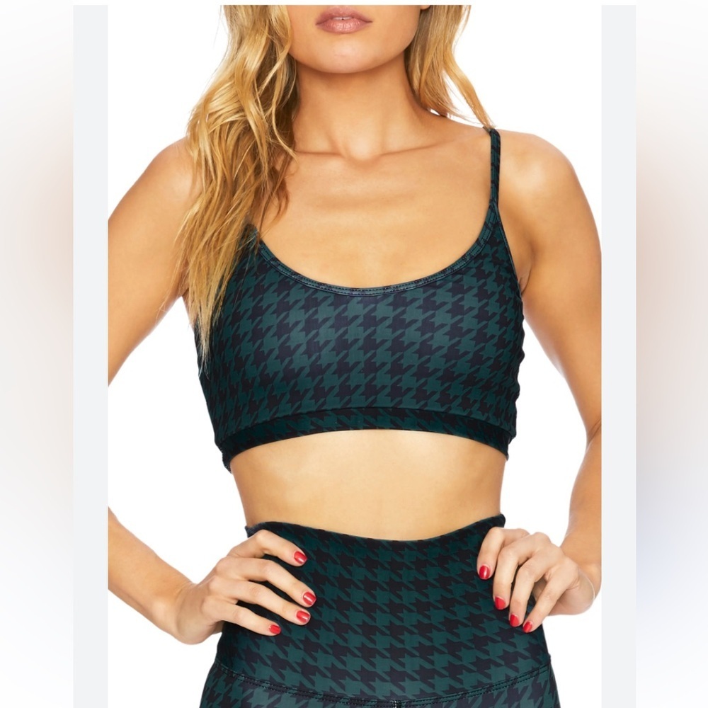 Beach riot top women It doesn't have the size label.